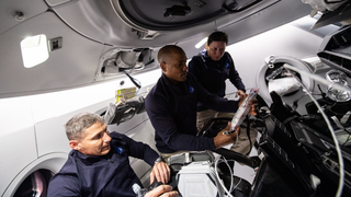 El curioso detalle que ha añadido SpaceX al "baño" de la nave Crew Dragon